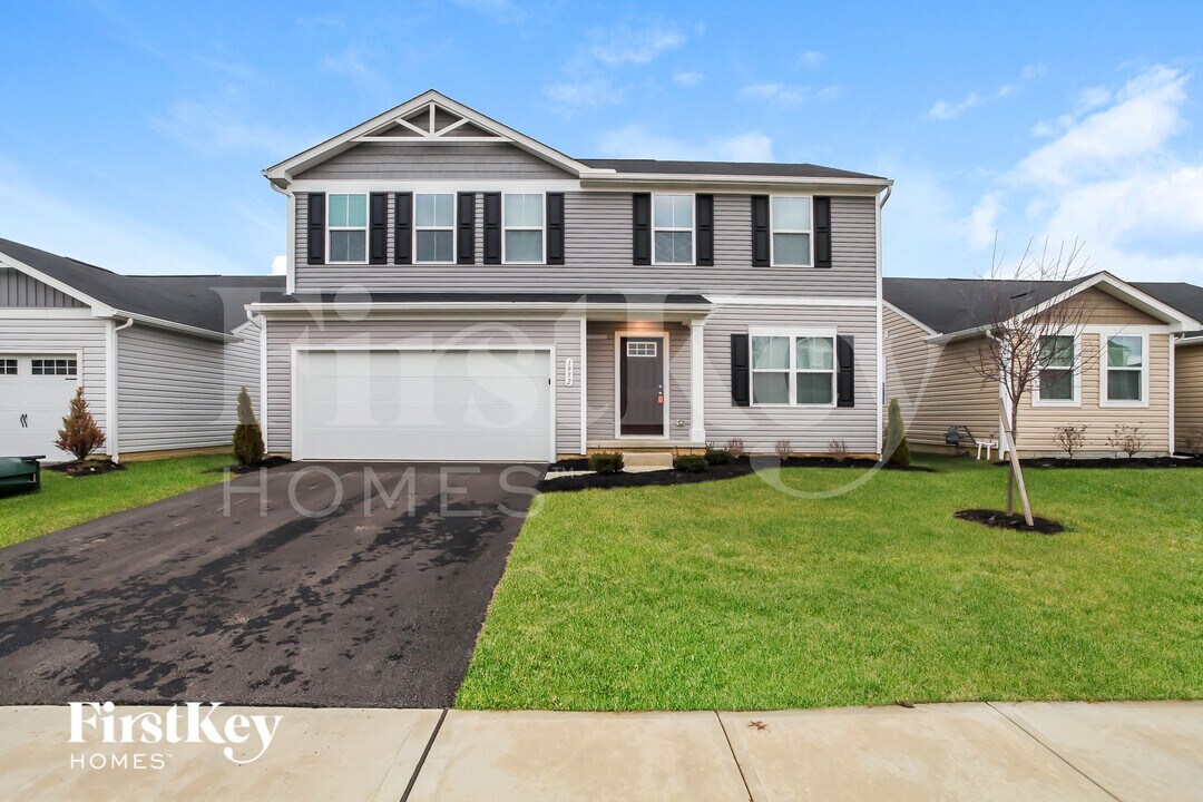 1952 Lake Crest Dr in Grove City, OH - Building Photo