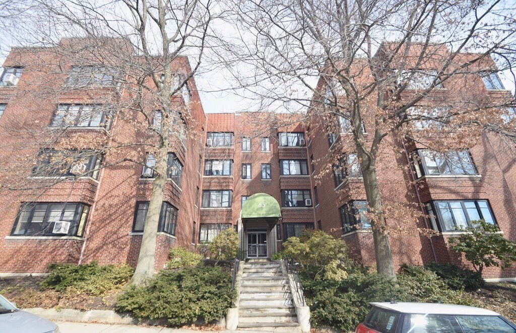 65 Strathmore Rd, Unit 28 in Boston, MA - Building Photo