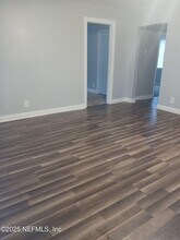 8147 Vernell St in Jacksonville, FL - Building Photo - Building Photo