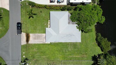 2241 Club House Rd in North Fort Myers, FL - Building Photo - Building Photo