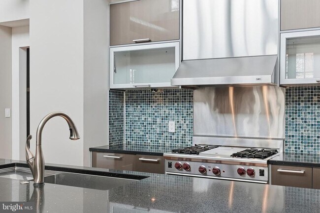 1615 N Queen St in Arlington, VA - Building Photo - Building Photo