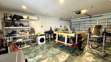 232 SE Monroe Cir N in St. Petersburg, FL - Building Photo - Building Photo
