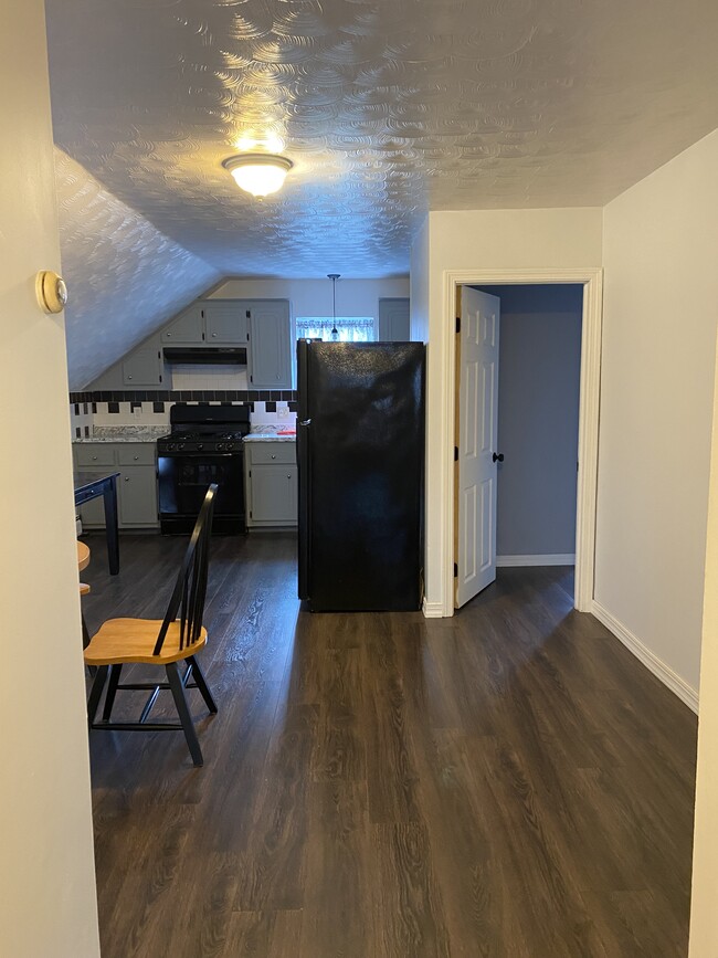 198 Tecumseh St, Unit 3rd floor in Fall River, MA - Foto de edificio - Building Photo