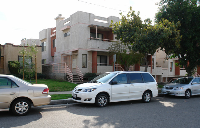 320 Fischer St in Glendale, CA - Building Photo - Building Photo