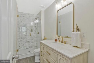 1 Bentmoor Ct in Sterling, VA - Building Photo - Building Photo