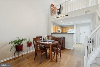 12000 Market St in Reston, VA - Foto de edificio - Building Photo