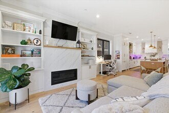 3219 N Seminary Ave, Unit 1S in Chicago, IL - Building Photo - Building Photo