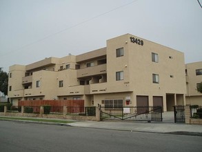 Parkway Gardens in Baldwin Park, CA - Building Photo - Building Photo