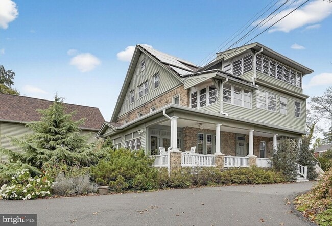 313 Edgewood Dr