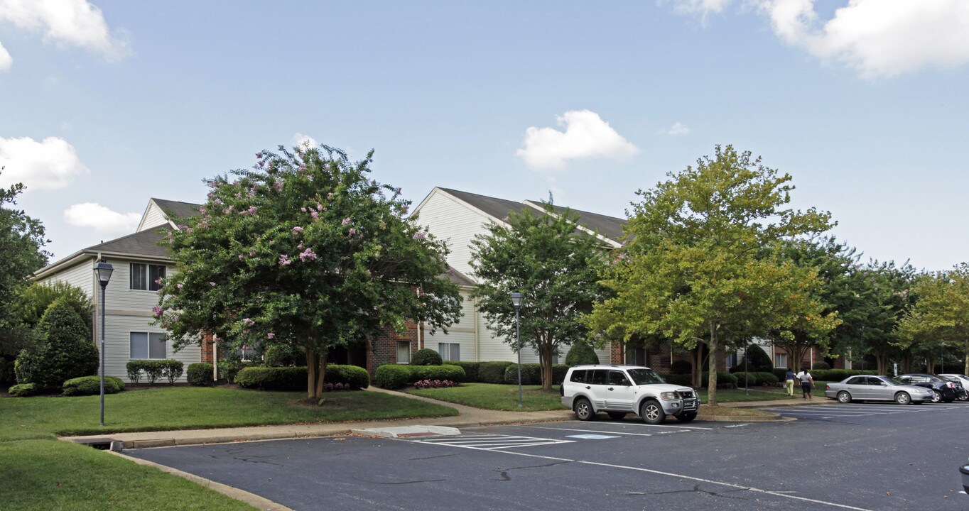 Governor's Pointe Apartments in Chesapeake, VA - Foto de edificio