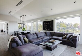 2532 Canyon Oak Dr in Los Angeles, CA - Building Photo - Building Photo