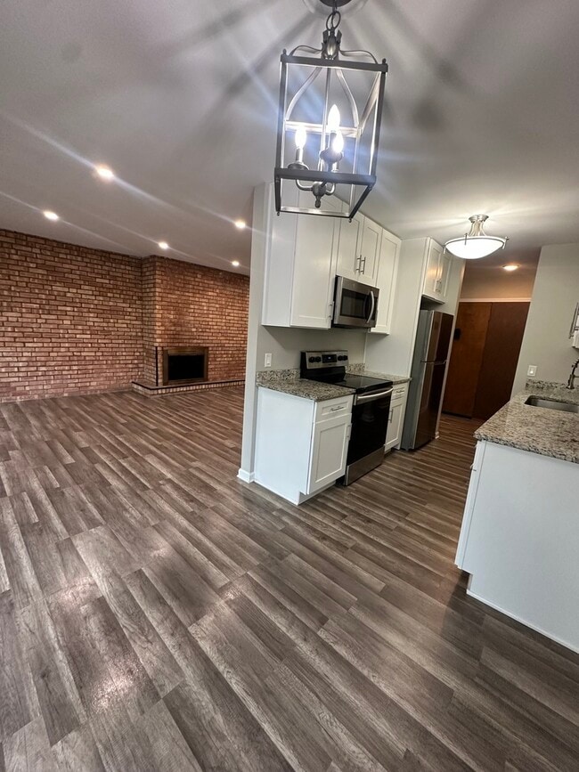 property at 5500 Hillcrest Ln