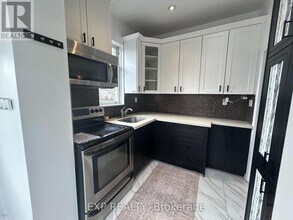 76 Rosemount Ave in Toronto, ON - Building Photo - Building Photo