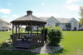 Cold Spring Villas in Neenah, WI - Foto de edificio - Building Photo