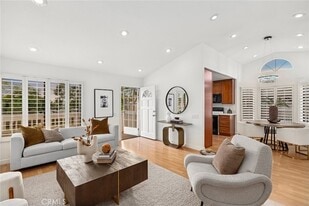 127 Huntington, Unit 257 in Irvine, CA - Building Photo