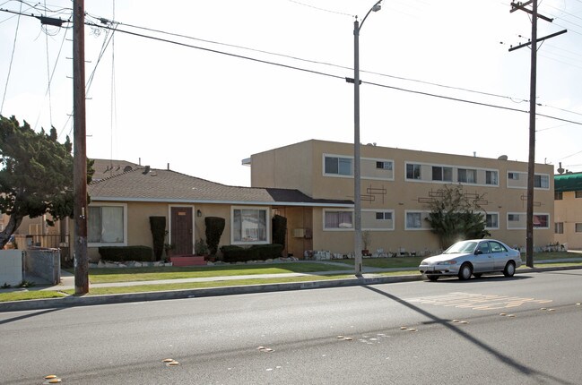6910-& 6918 Wilcox Ave in Bell, CA - Foto de edificio - Building Photo