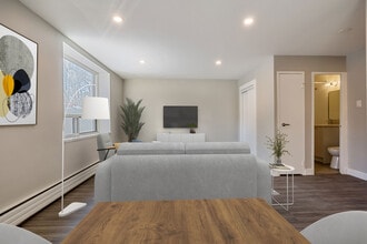 Roselawn Heights in Toronto, ON - Building Photo - Building Photo