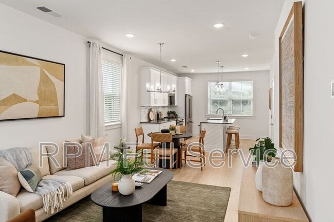 property at 722 N Dupont Ave