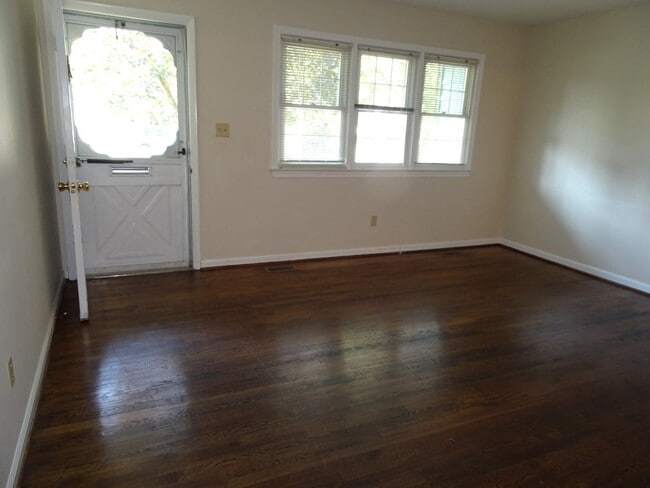 21 Harris Landing Rd in Hampton, VA - Building Photo - Building Photo