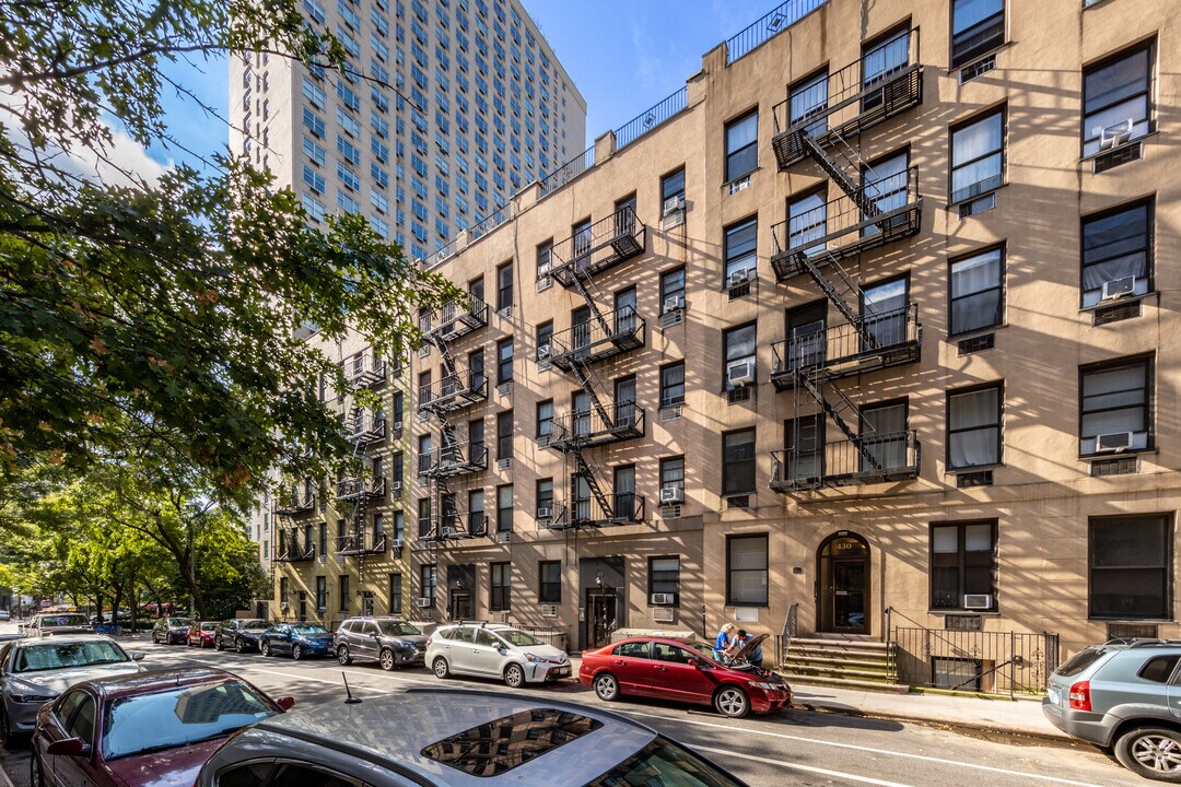 405 E 90th St in New York, NY - Building Photo