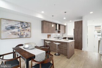 322 Fairmount Ave in Philadelphia, PA - Foto de edificio - Building Photo