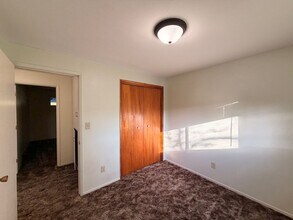 1178-1180 NW Troost St in Roseburg, OR - Building Photo - Building Photo