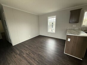 7 First St. Unit 7 in Dearborn Heights, MI - Foto de edificio - Building Photo