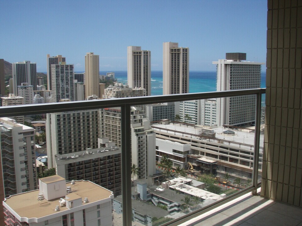 445 Seaside Ave, Unit 3305 in Honolulu, HI - Building Photo