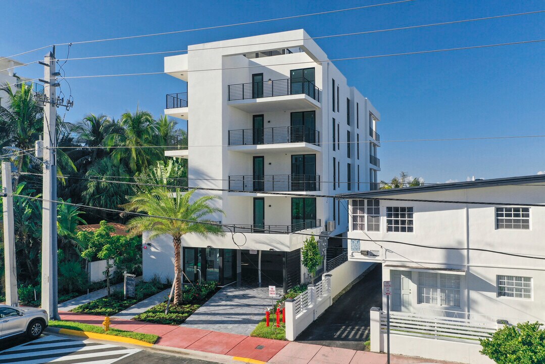 1930 Bay Dr in Miami Beach, FL - Building Photo