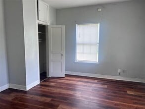 613 Harrison Ln in Wharton, TX - Building Photo - Building Photo