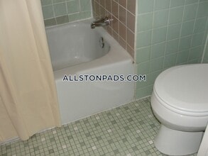 1110 Commonwealth Ave in Boston, MA - Building Photo - Building Photo