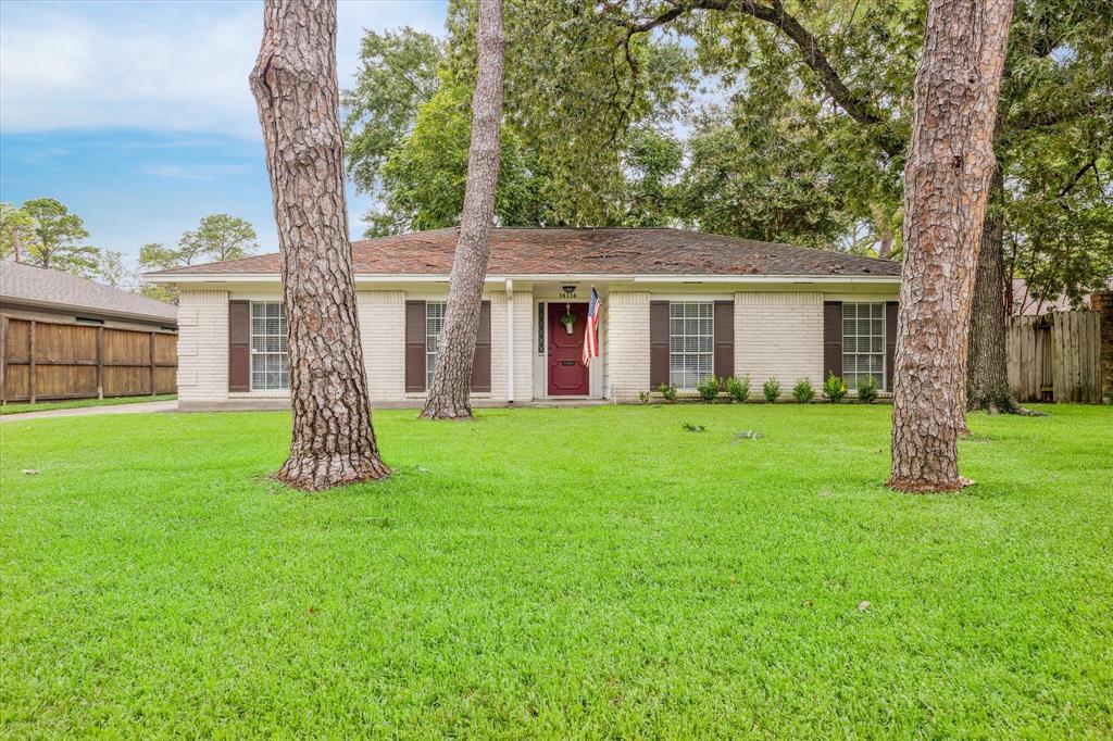 14114 St Marys Ln in Houston, TX - Building Photo
