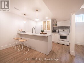 4591 Credit Pointe Dr in Mississauga, ON - Building Photo - Building Photo