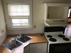 3626 East 1st Street North in Wichita, KS - Foto de edificio - Building Photo