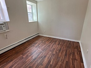 79 Jackson St, Unit 36A in Newark, NJ - Foto de edificio - Building Photo