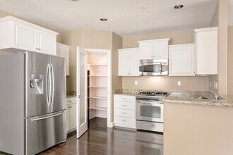 16138 NW Hildago Ln in Portland, OR - Building Photo - Building Photo