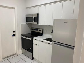 2489 SW 27th St in Miami, FL - Building Photo - Building Photo