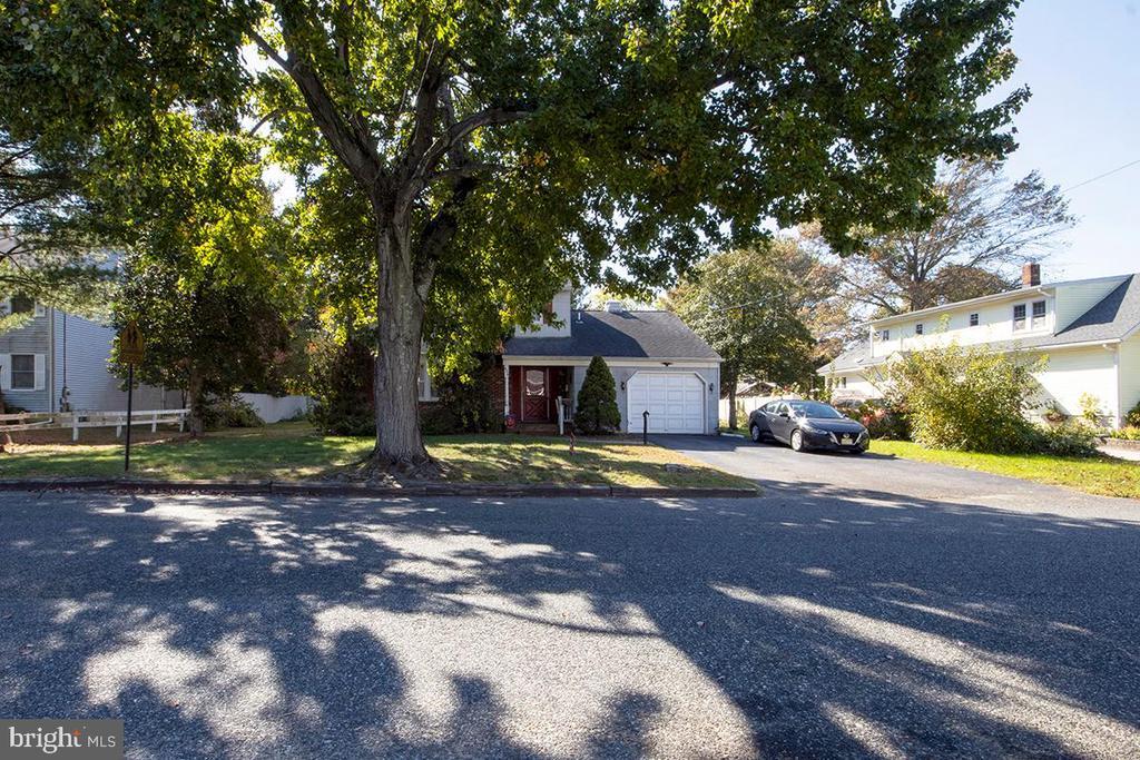 406 Dickinson Rd in Glassboro, NJ - Building Photo