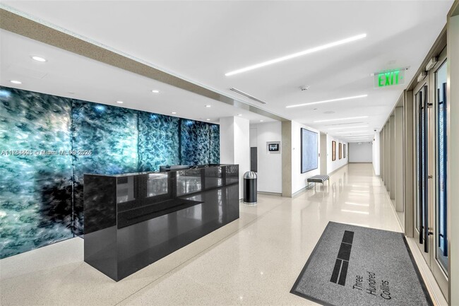 300 Collins Ave in Miami Beach, FL - Building Photo - Building Photo