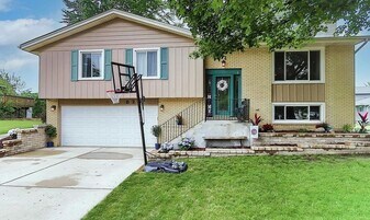 826 S Salem Dr in Schaumburg, IL - Building Photo