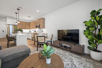 282 Bremen St in Boston, MA - Building Photo - Building Photo