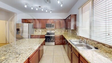 9218 W Meadow Dr in Peoria, AZ - Building Photo - Building Photo
