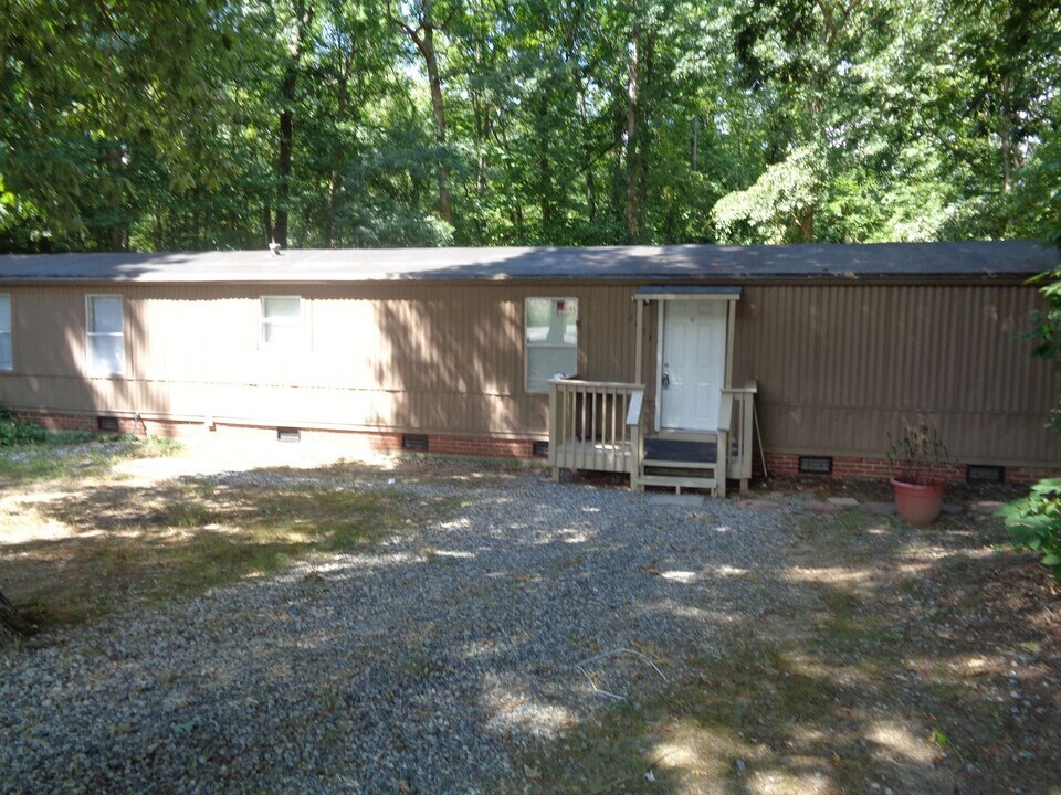 2093 Ashburton Ct in Oak Ridge, NC - Building Photo