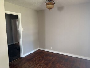 2104 N Alexander St in Sherman, TX - Building Photo - Building Photo