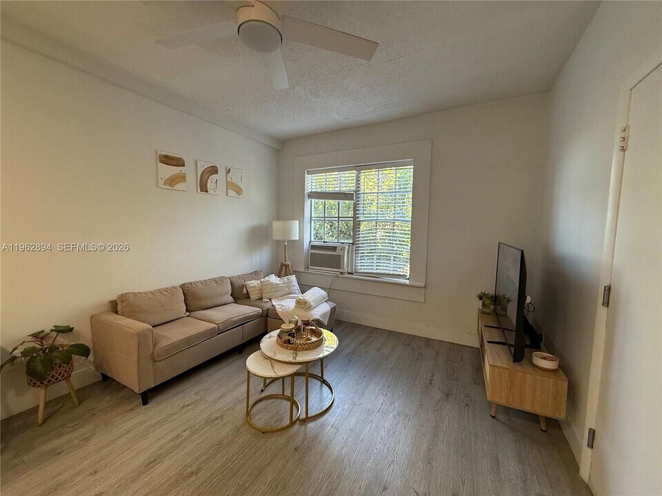 842 Meridian Ave in Miami Beach, FL - Foto de edificio