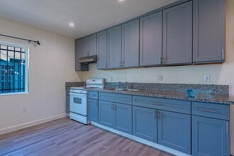 603 W 49th St in Los Angeles, CA - Building Photo - Building Photo