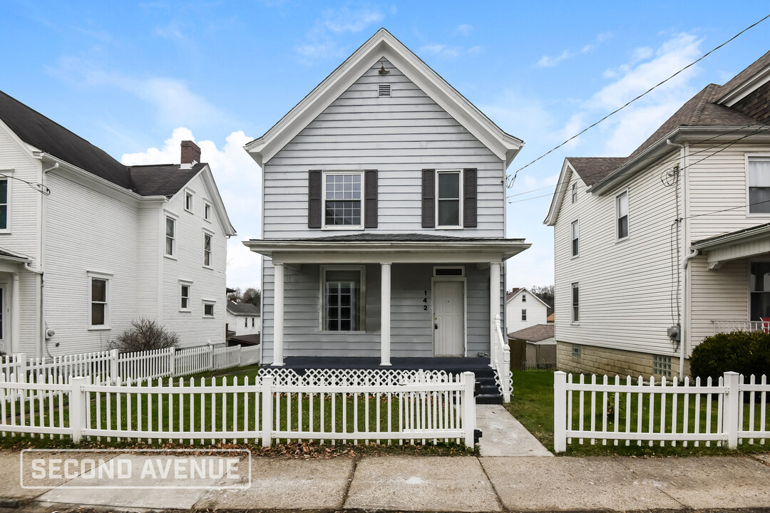 142 Madison Ave in Greensburg, PA - Building Photo