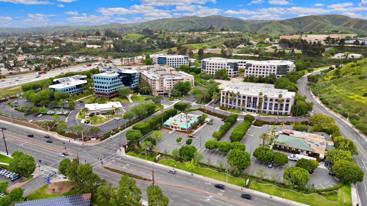 The Pointe in Brea, CA - Foto de edificio