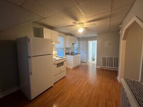 552 Maple St in Fall River, MA - Building Photo - Building Photo