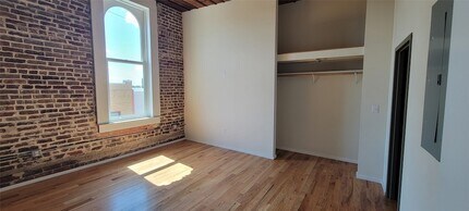 201 E Chambers St in Cleburne, TX - Building Photo - Building Photo